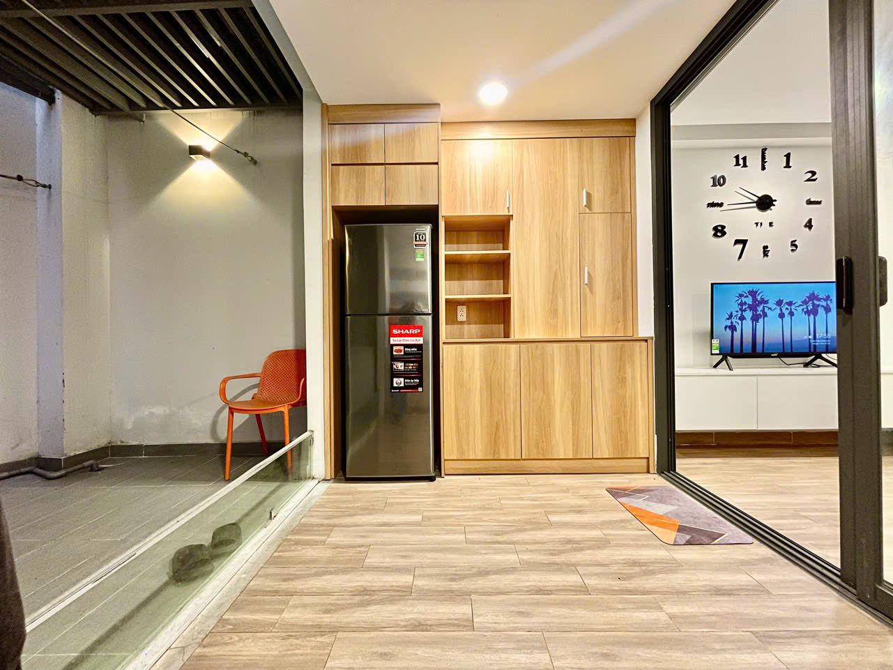 Tủ lạnh và ti vi