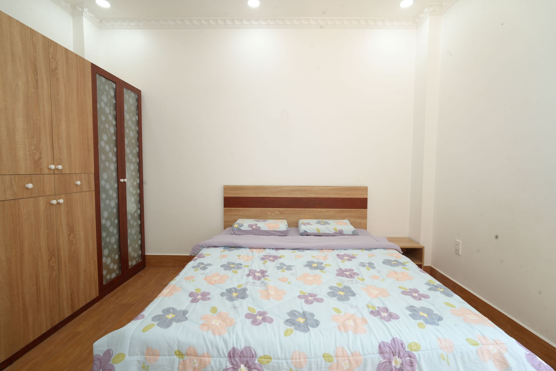 Giường và tủ áo