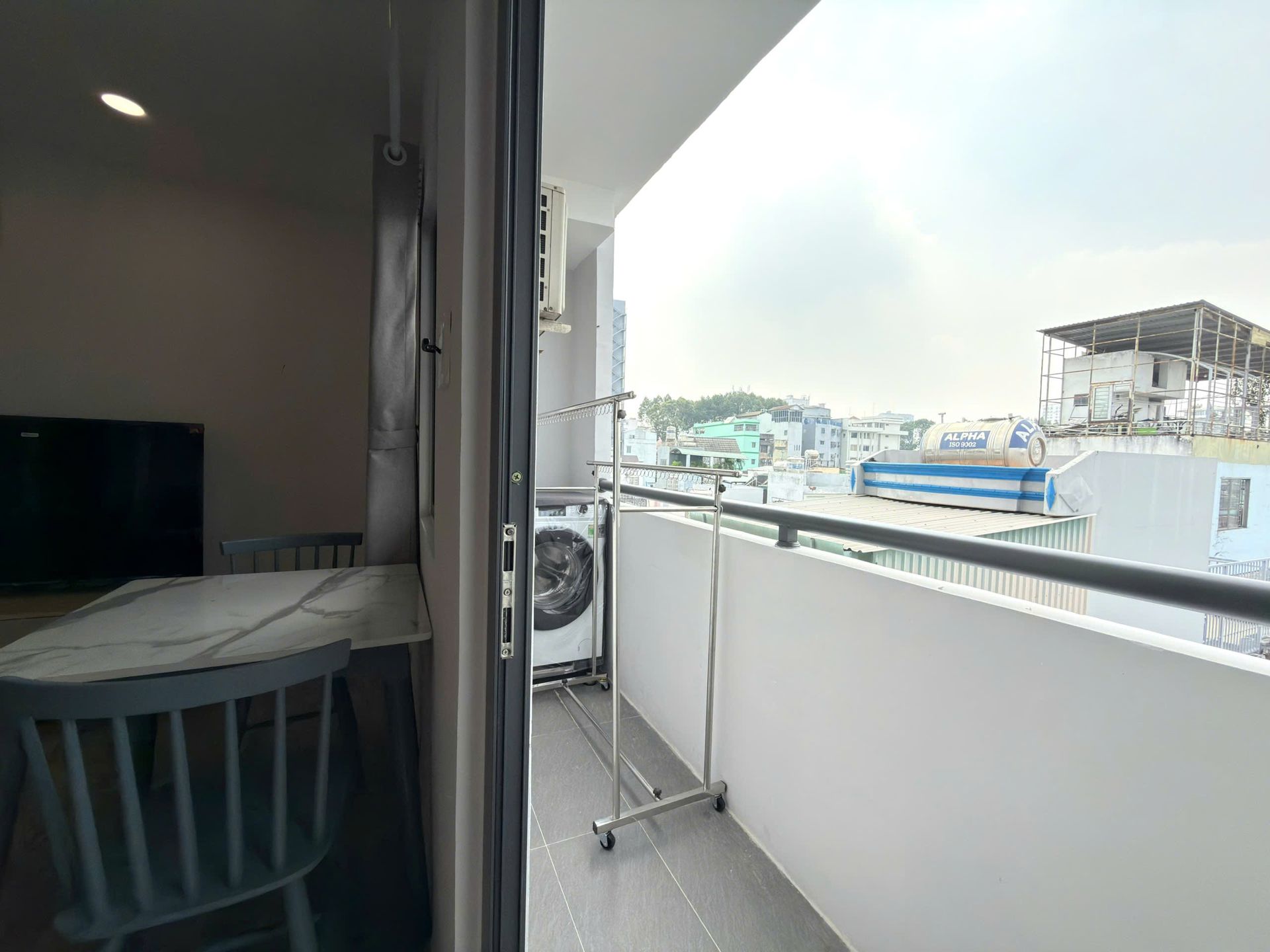 Ban công - Máy giặt riêng