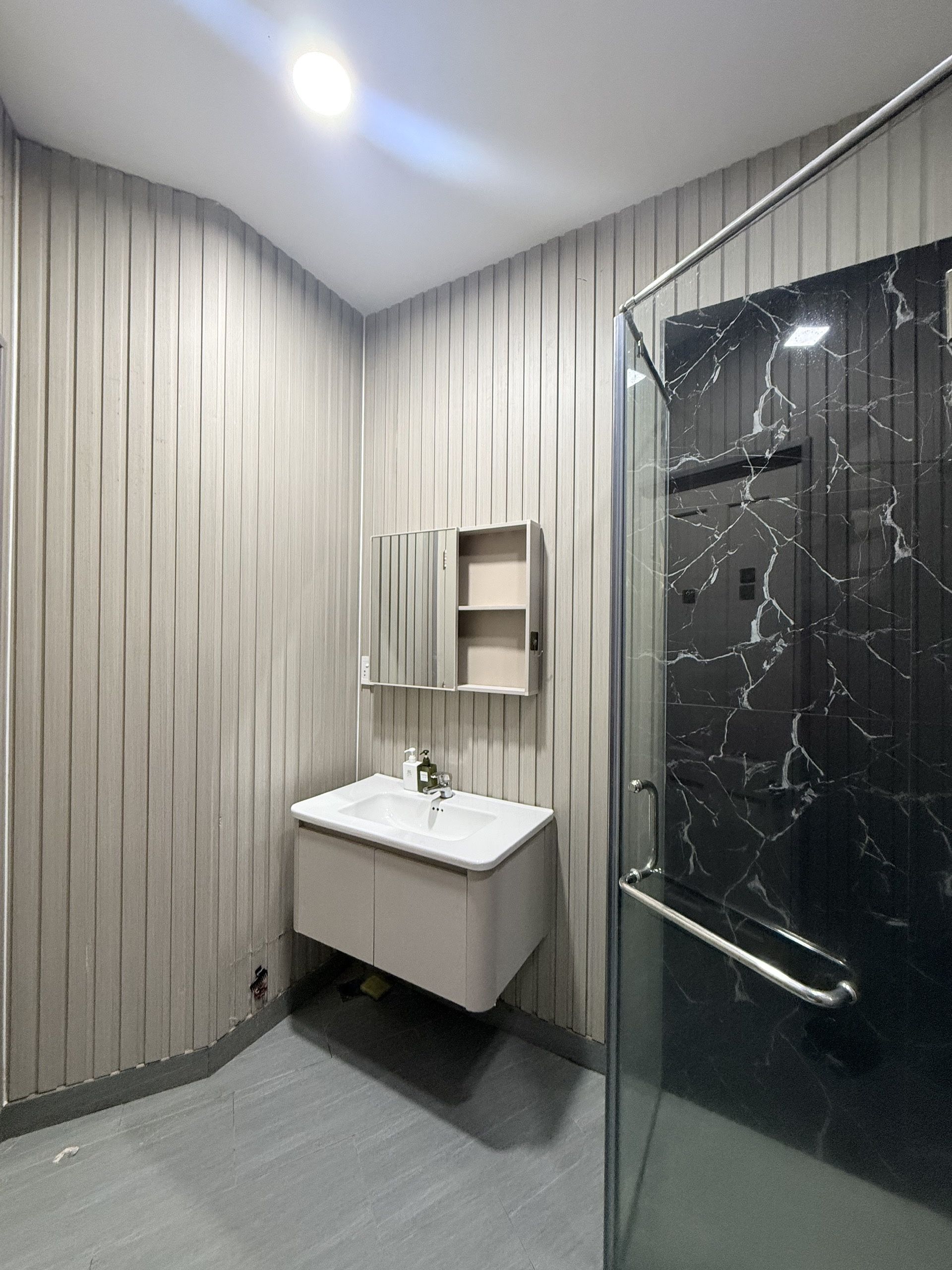 Bồn rửa và gương
