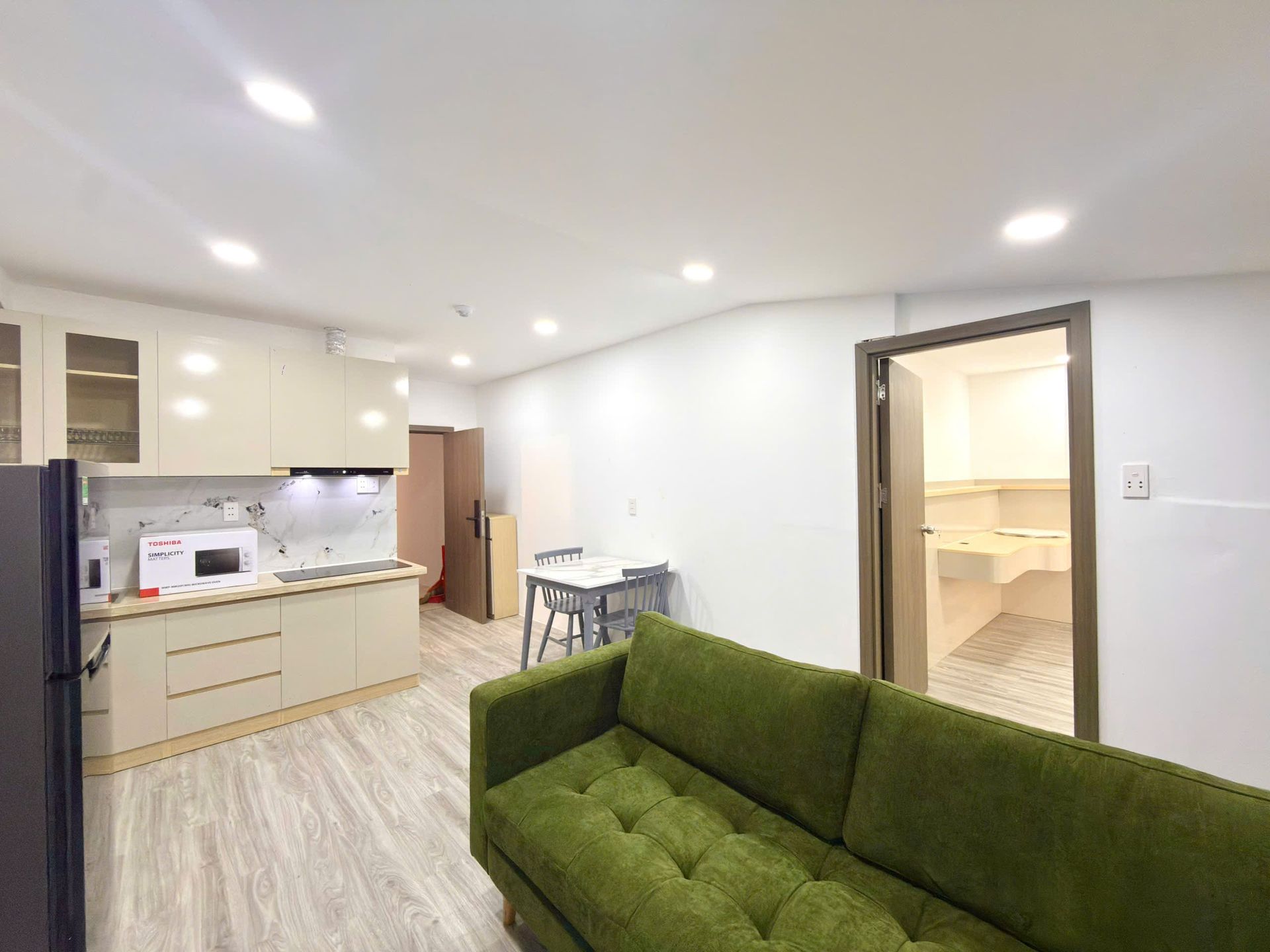 Sofa và bếp