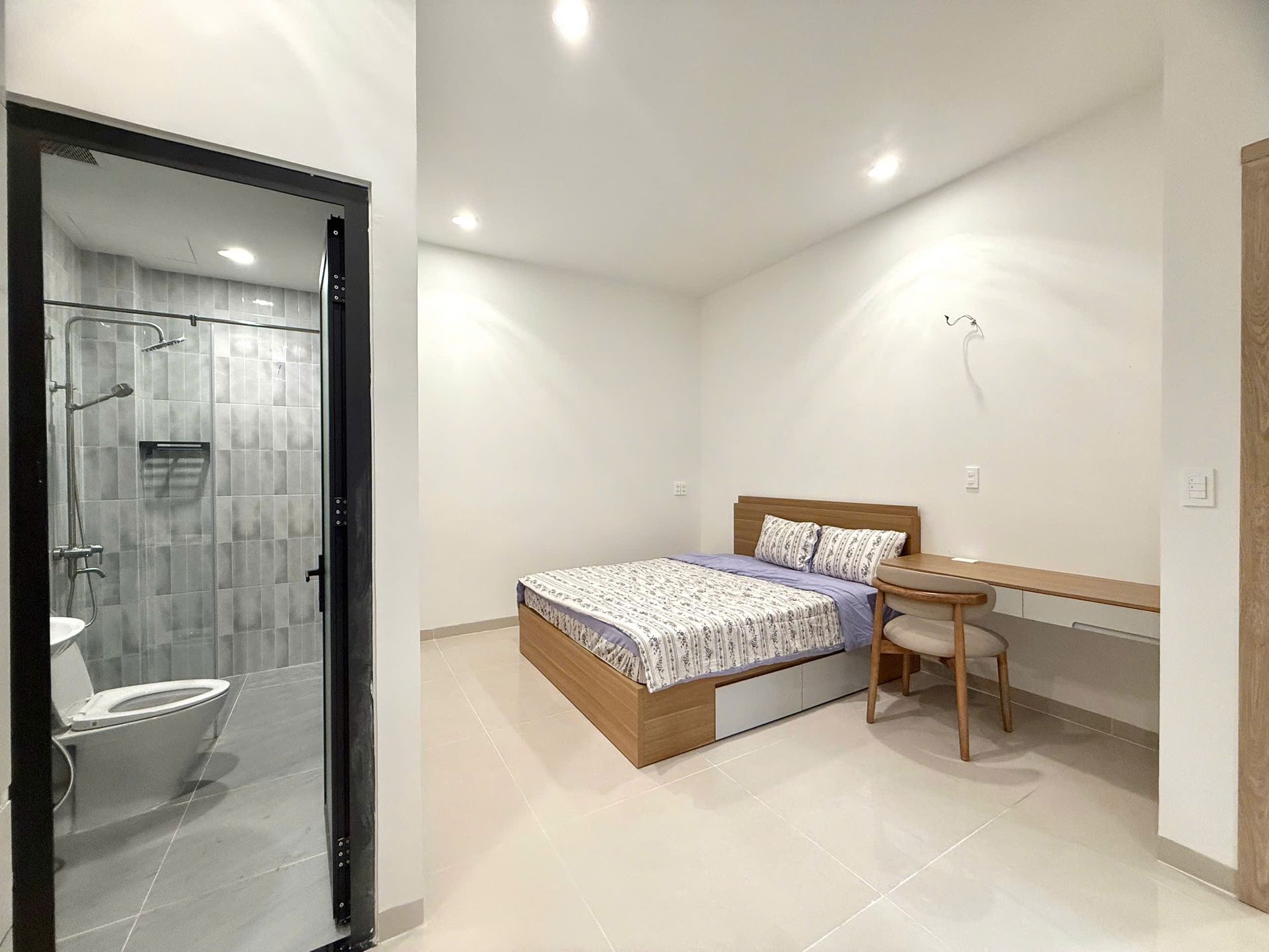 Giường và phòng tắm
