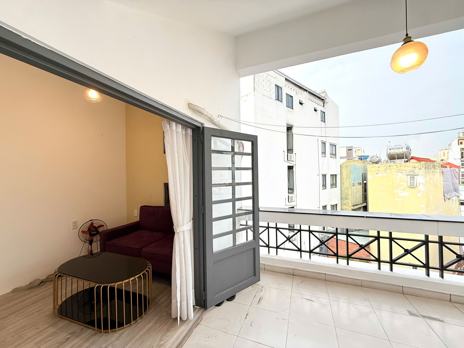 Cửa ra ban công