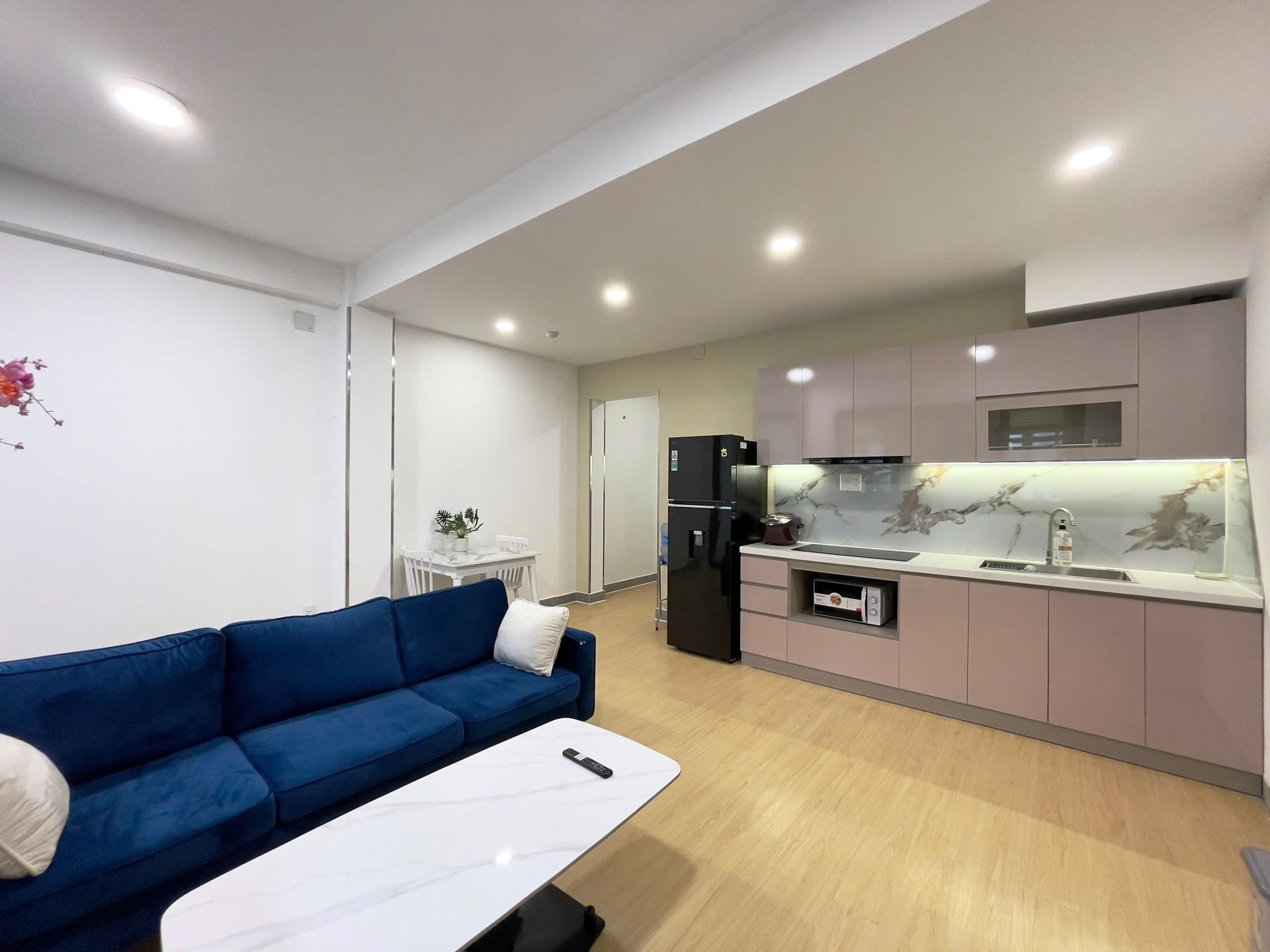 Sofa và bếp
