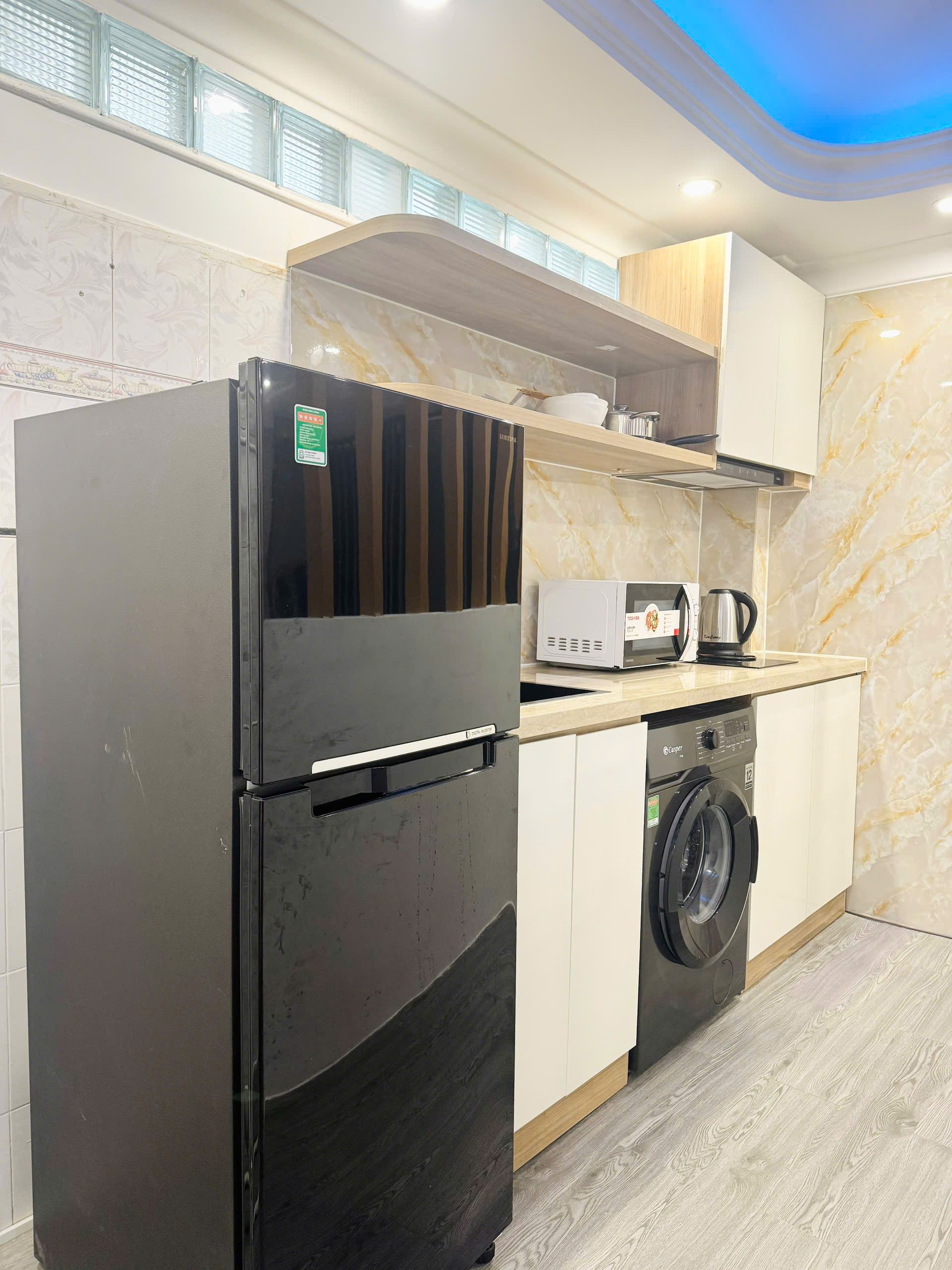 Tủ lạnh và bếp