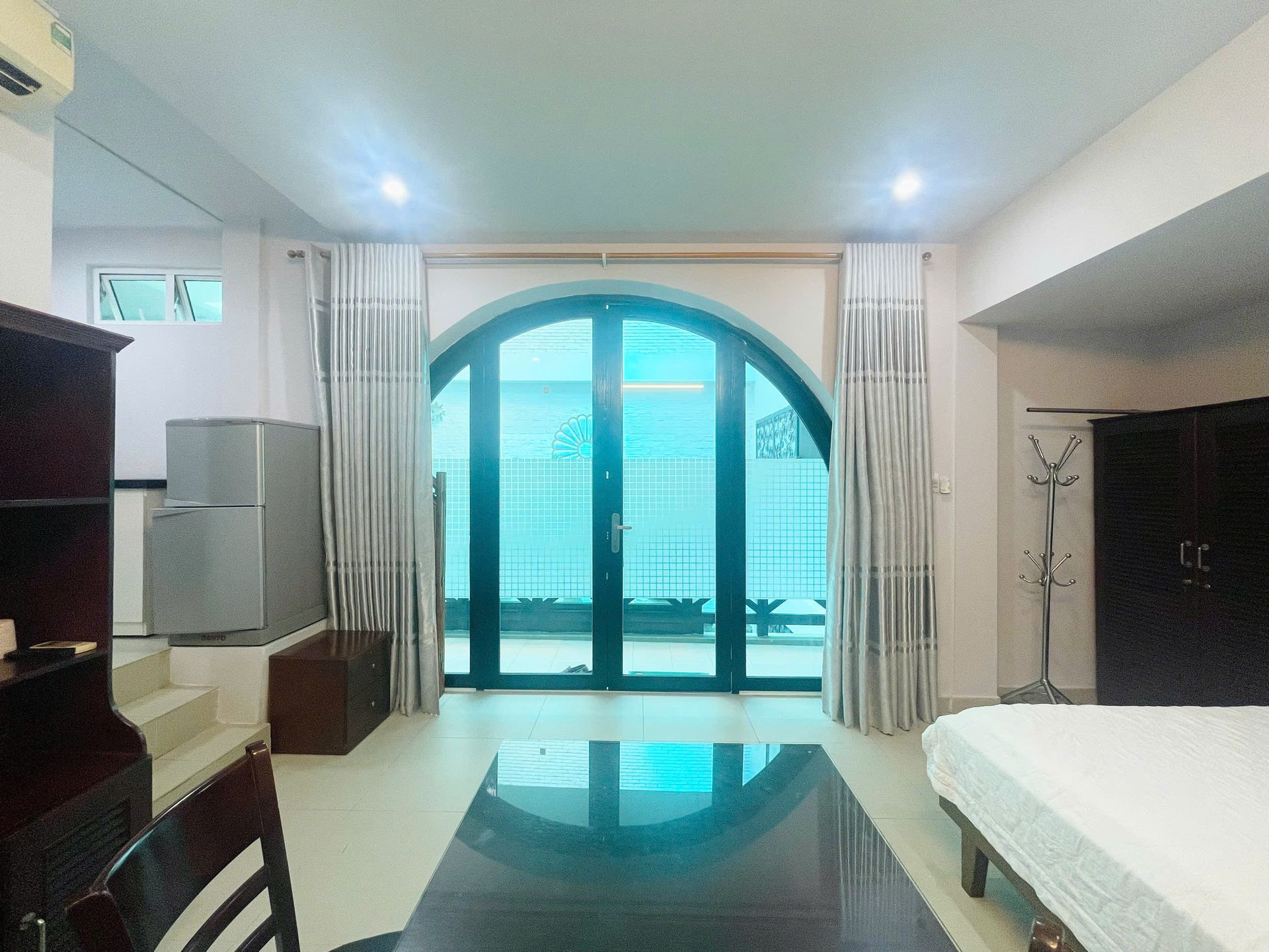 Cửa vòm